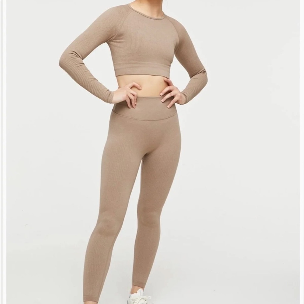❌SOLD❌FINAL⬇️EUC🤎LILIA’S🤎SEAMLESS CROPPED TOP - Picture 3 of 7